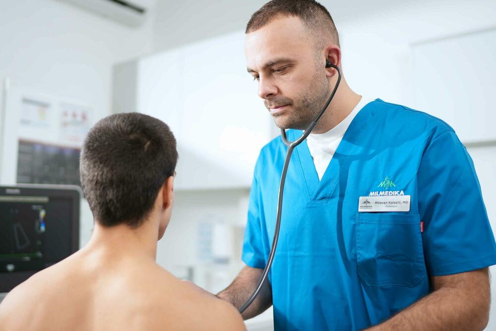 <p>Kardiovaskularne bolesti su vodeći uzrok smrtnosti širom svijeta, odgovorne za više od 17 miliona smrti svake godine. Pored gubitka života, ove bolesti uzrokuju invaliditet, produžene hospitalizacije i opterećuju zdravstvene sisteme, što čini prevenciju, pravovremenu dijagnostiku i usvajanje zdravih životnih navika esencijalnim koracima u procesu očuvanja zdravlja.</p>