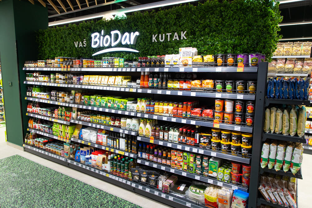 <p><strong>Praktičan spoj kupovine i gastronomije</strong></p>