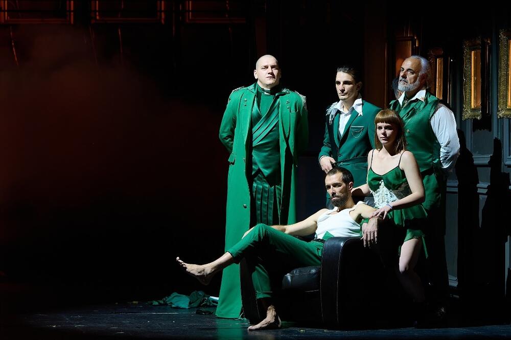 Киімдегі топтық порно фото Ең жақсы орыс порно секс