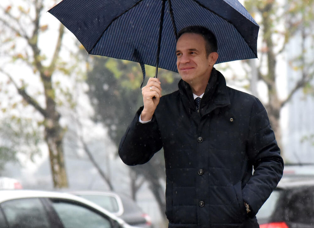 <p>"Vijesti" su objavile da dio opozicije navodno planira da na sastanku sa Milatovićem, u vezi stanja u Ustavnom sudu, otvori pitanje formiranja vlasti u Podgorici</p>