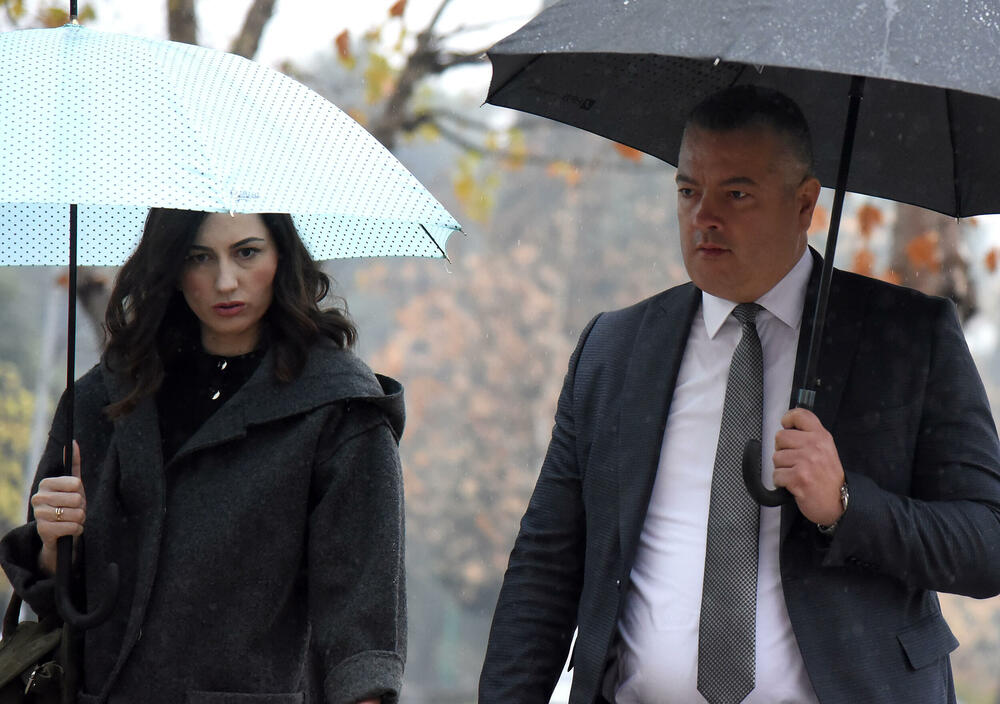 <p>"Vijesti" su objavile da dio opozicije navodno planira da na sastanku sa Milatovićem, u vezi stanja u Ustavnom sudu, otvori pitanje formiranja vlasti u Podgorici</p>