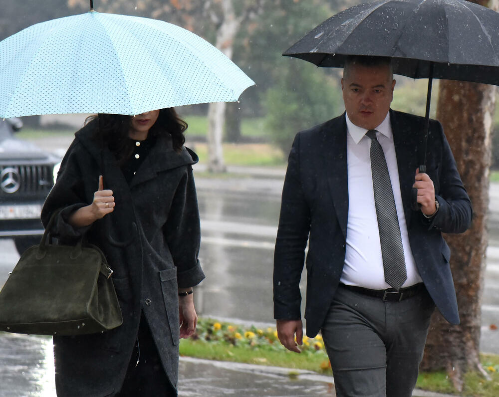 <p>"Vijesti" su objavile da dio opozicije navodno planira da na sastanku sa Milatovićem, u vezi stanja u Ustavnom sudu, otvori pitanje formiranja vlasti u Podgorici</p>