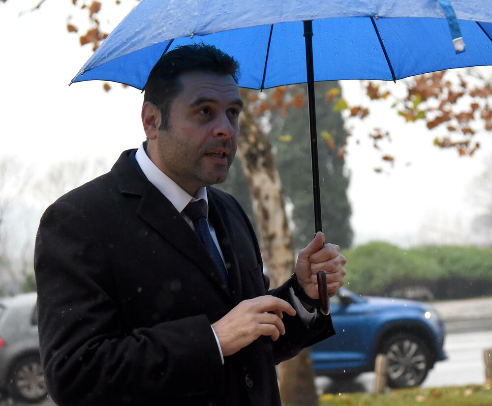 <p>"Vijesti" su objavile da dio opozicije navodno planira da na sastanku sa Milatovićem, u vezi stanja u Ustavnom sudu, otvori pitanje formiranja vlasti u Podgorici</p>