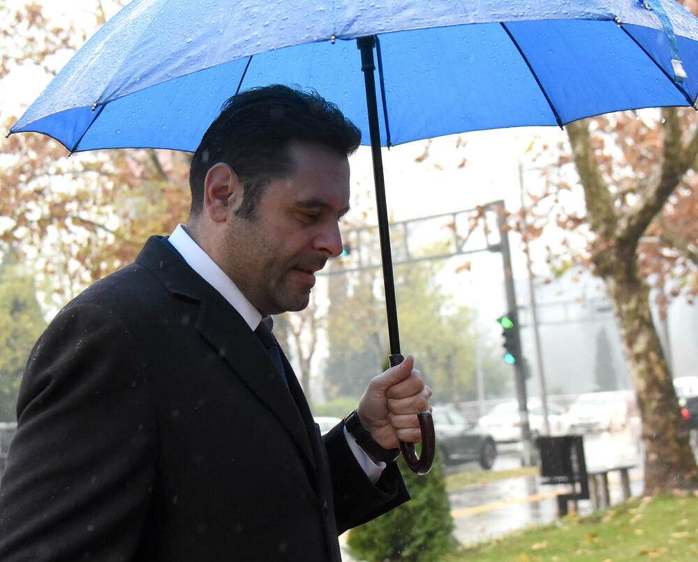 <p>"Vijesti" su objavile da dio opozicije navodno planira da na sastanku sa Milatovićem, u vezi stanja u Ustavnom sudu, otvori pitanje formiranja vlasti u Podgorici</p>