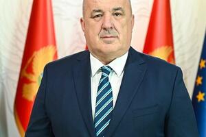 Rađenović imao udes upravljajući službenim automobilom, povrijedio...