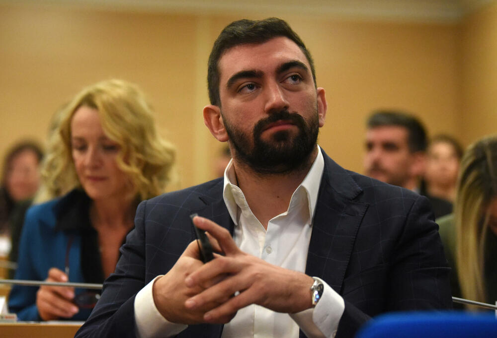 Mujović da proslijedi statute Skupštini: Klikovac