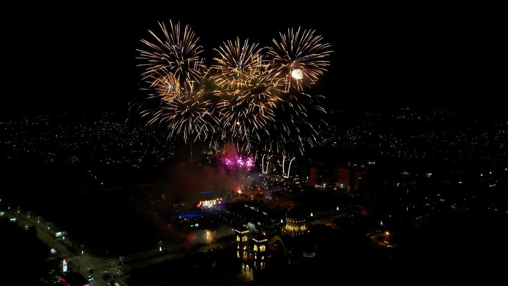 <p>"U Baru sam imala divne koncerte, divne uspomene što se Bara tiče. Ono što će ponuditi publici je sopstveno srce. To je uz pjesmu, dobru energiju, puno ljubavi prema svima njima. Šta reći nego, nudim svoje srce", kazala je Mirković</p>