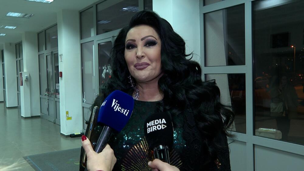 <p>"U Baru sam imala divne koncerte, divne uspomene što se Bara tiče. Ono što će ponuditi publici je sopstveno srce. To je uz pjesmu, dobru energiju, puno ljubavi prema svima njima. Šta reći nego, nudim svoje srce", kazala je Mirković</p>