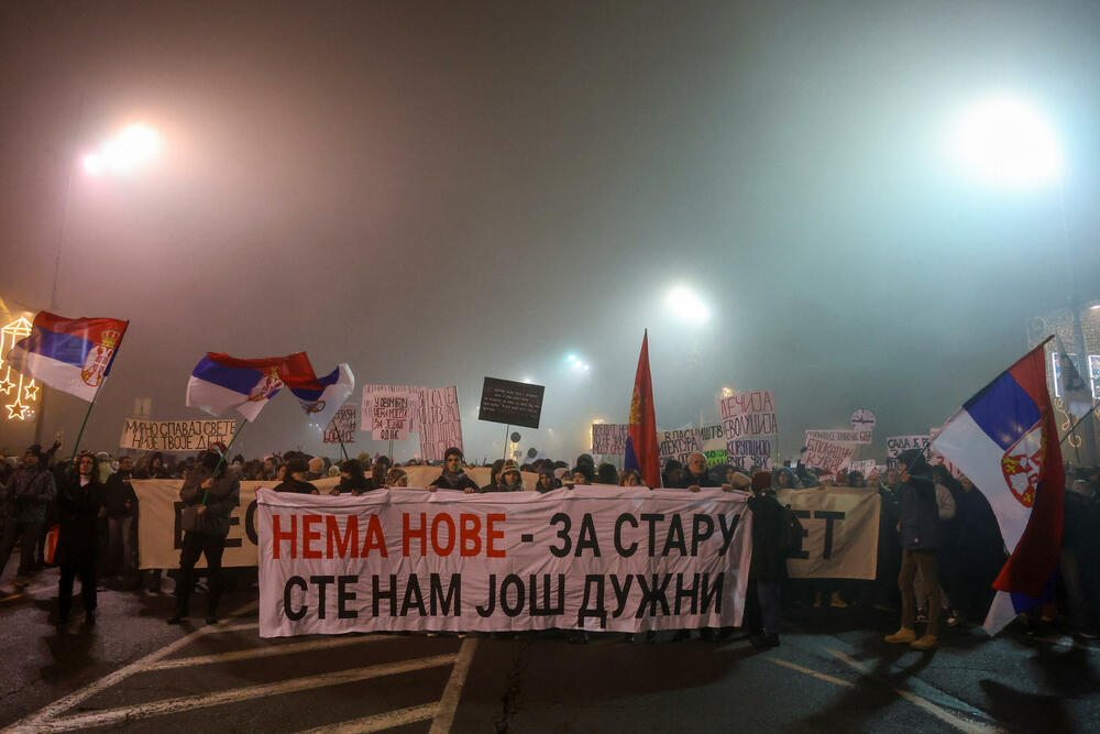 <p>"Nema šta da se slavi", uzvikivali su mladi u poruci prije početka protesta<br /> </p>