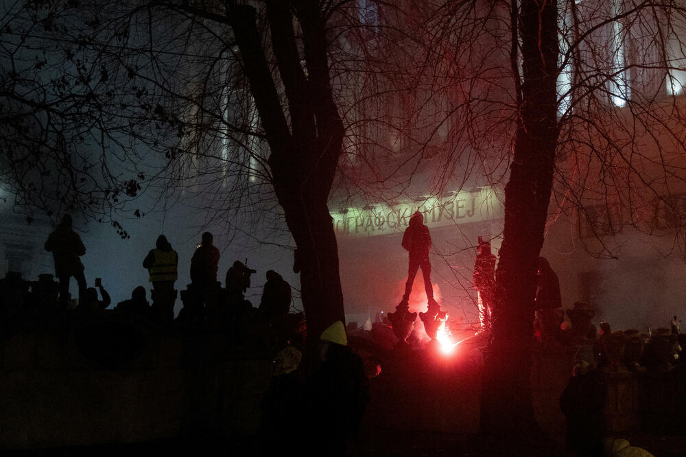 <p>"Nema šta da se slavi", uzvikivali su mladi u poruci prije početka protesta<br /> </p>
