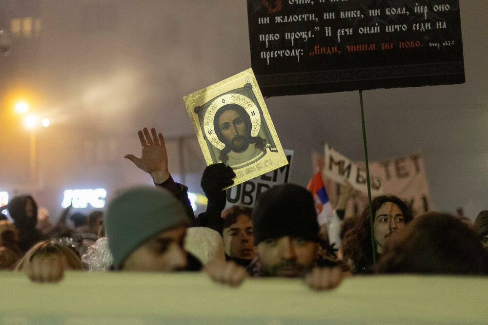 <p>"Nema šta da se slavi", uzvikivali su mladi u poruci prije početka protesta<br /> </p>