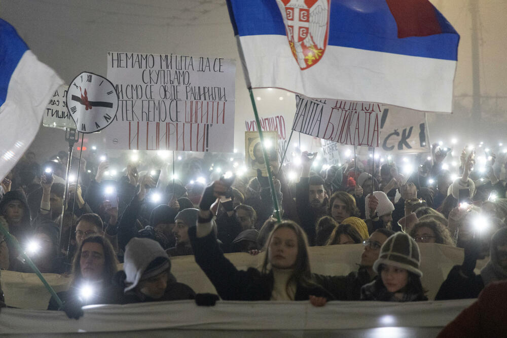 <p>"Nema šta da se slavi", uzvikivali su mladi u poruci prije početka protesta<br /> </p>