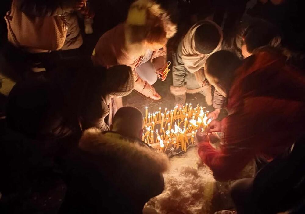 <p>Povodom tragičnog događaja koji se dogodio na Cetinju, Vlada je donijela Odluku da se 2, 3. i 4. januar proglase za Dane žalosti</p>