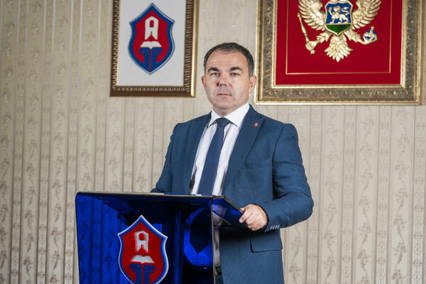 Đurašković: Mandić Crnoj Gori daje samo svađu, podjele i povratak...