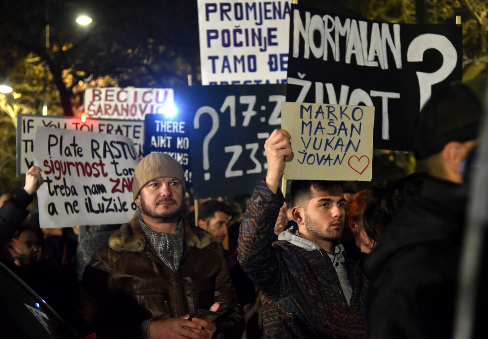 <p>Pogledajte fotografije sa protesta u Podgorici</p>