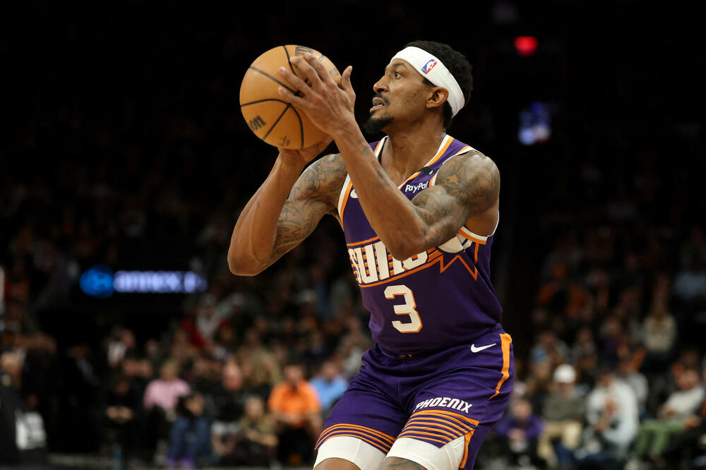 Bredli Bil je postigao 25 poena za Sunca, Foto: REUTERS