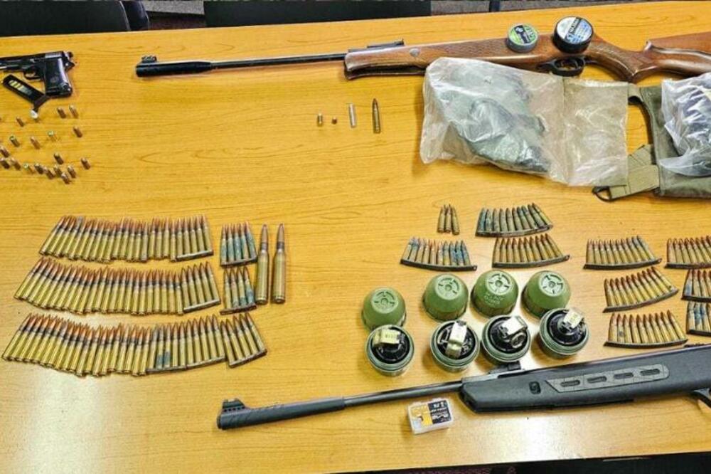 Dio zaplijenjenog oružja, Foto: Uprava policije