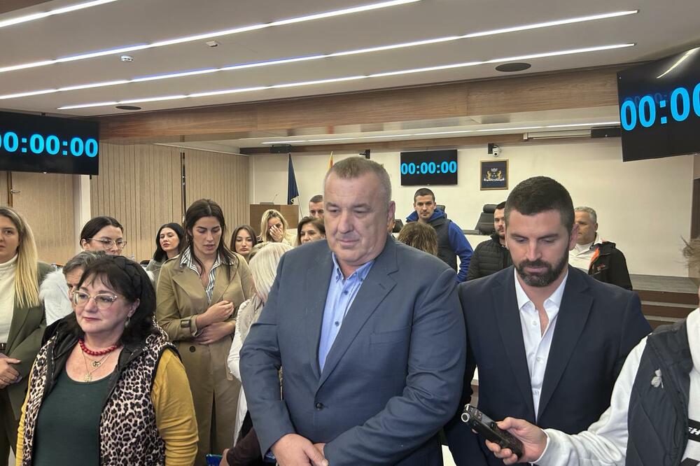 Rađenović se obraća novinarima, Foto: Vuk Lajović