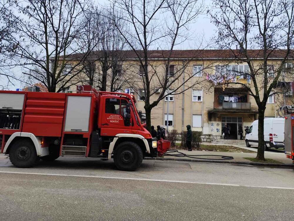 <p>Pričinjena je materijalna šteta, a D.V. nije bio u sobi kad je izbio požar</p>