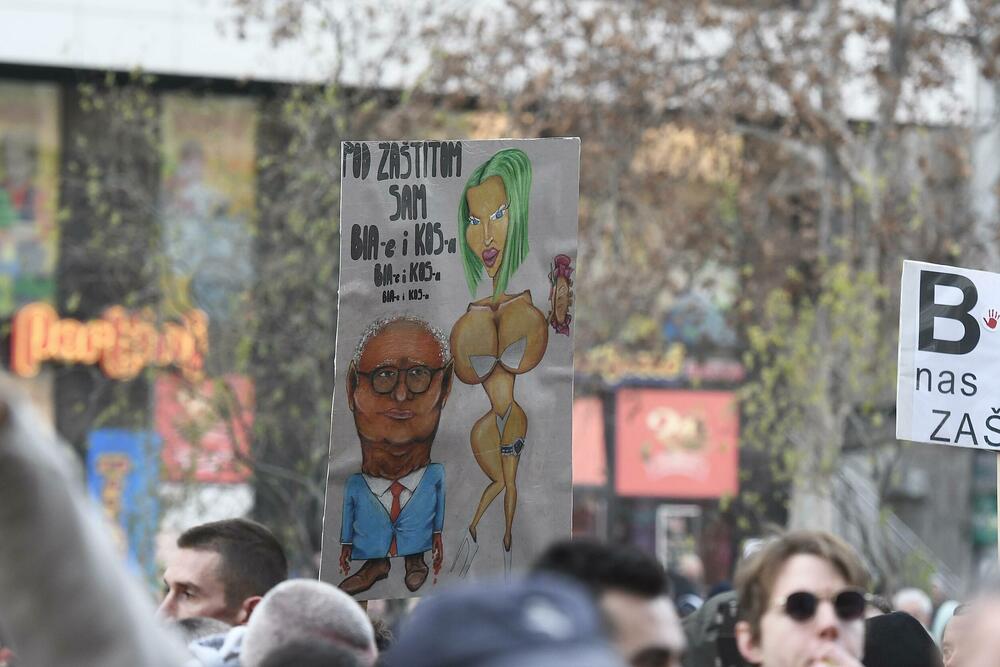 <p>Studenti su, po završetka skupa, formirali kolonu i uputili se nazad u univerzitetski kampus istim putem kojim su i došli</p>