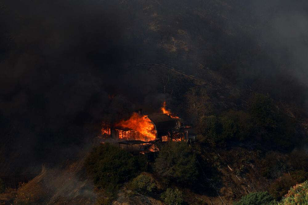 <p>"Pepeo je padao svuda kao snijeg, prekrio je kola i ulice", opisuje Maja Jeremić</p>