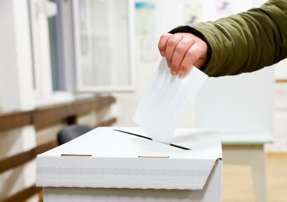 <p>Najveća izlaznost prijepodne je bila u Varaždinskoj, Istarskoj, Karlovačkoj i Primorsko-goranskoj županiji, a najmanja u Vukovarsko-sremskoj, Brodsko-posavskoj i Osječko-baranjskoj županiji</p>