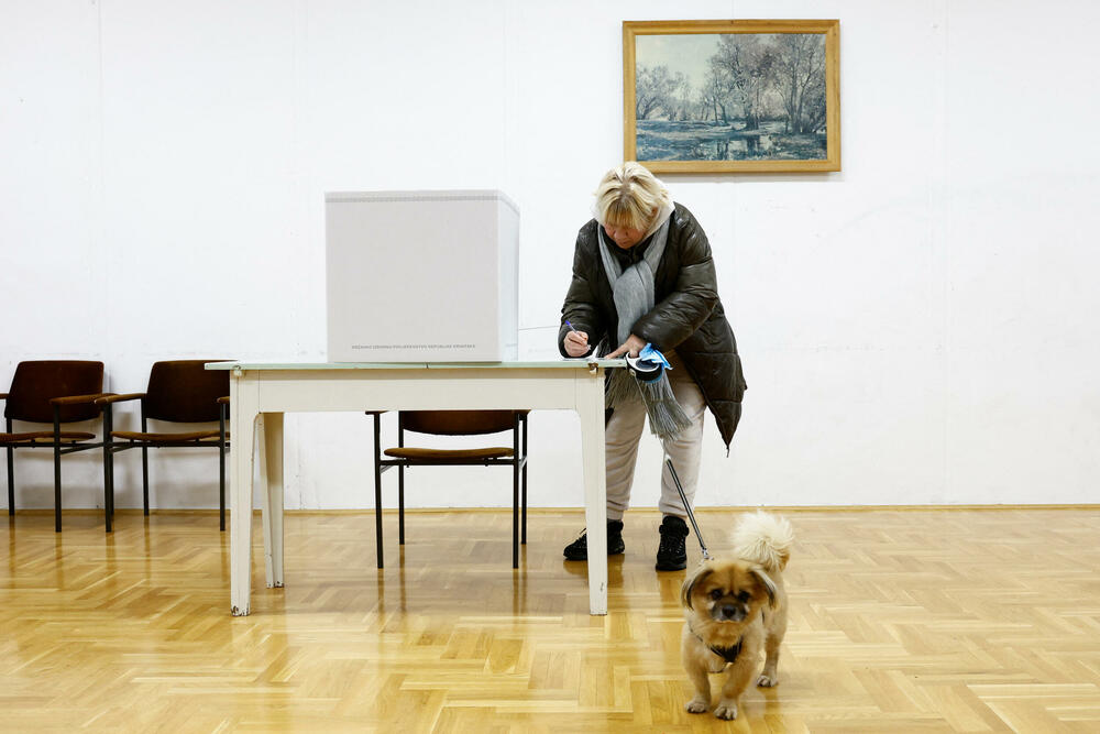 <p>Najveća izlaznost prijepodne je bila u Varaždinskoj, Istarskoj, Karlovačkoj i Primorsko-goranskoj županiji, a najmanja u Vukovarsko-sremskoj, Brodsko-posavskoj i Osječko-baranjskoj županiji</p>