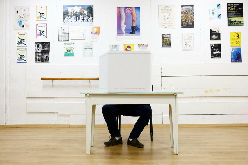 <p>Najveća izlaznost prijepodne je bila u Varaždinskoj, Istarskoj, Karlovačkoj i Primorsko-goranskoj županiji, a najmanja u Vukovarsko-sremskoj, Brodsko-posavskoj i Osječko-baranjskoj županiji</p>