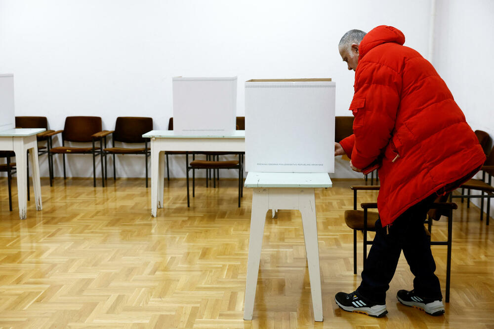 <p>Najveća izlaznost prijepodne je bila u Varaždinskoj, Istarskoj, Karlovačkoj i Primorsko-goranskoj županiji, a najmanja u Vukovarsko-sremskoj, Brodsko-posavskoj i Osječko-baranjskoj županiji</p>