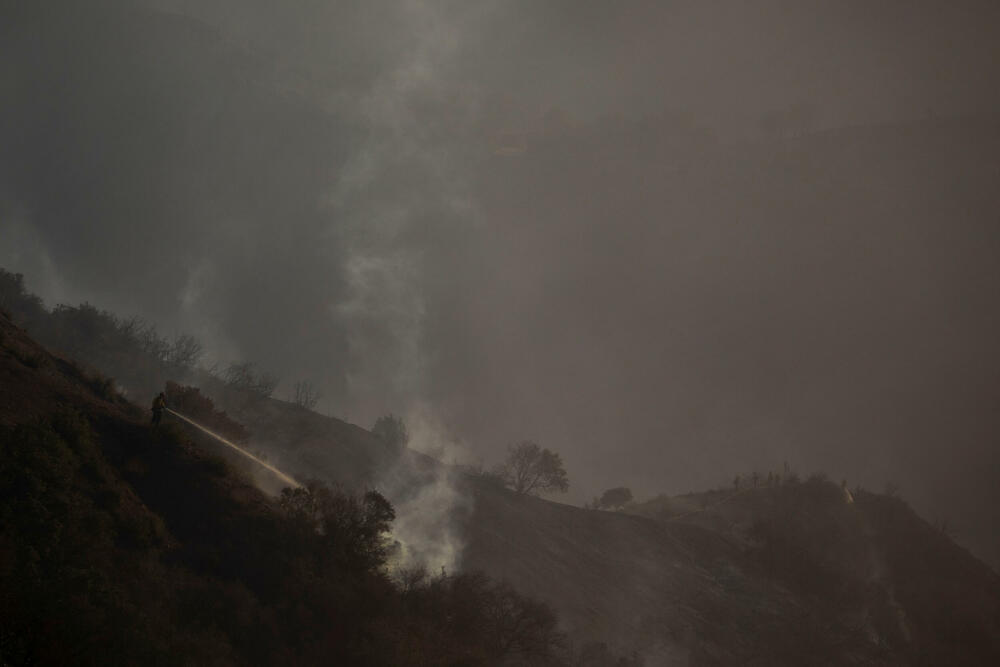 <p>Požari bukte pet dana i veliki dio drugog najvećeg grada u SAD je opustošen</p>