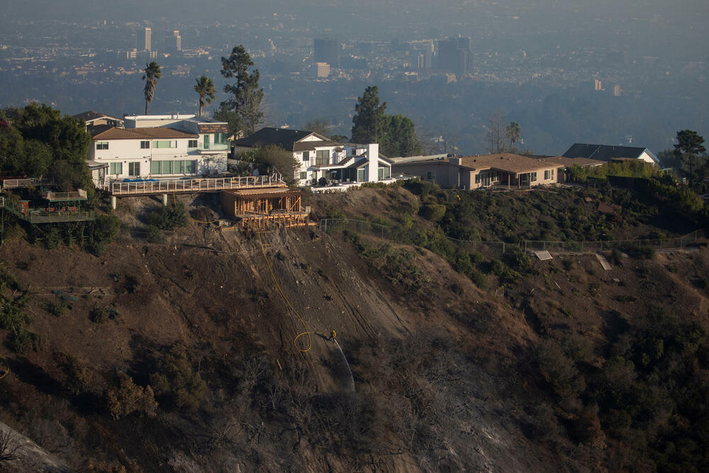 <p>Požari bukte pet dana i veliki dio drugog najvećeg grada u SAD je opustošen</p>