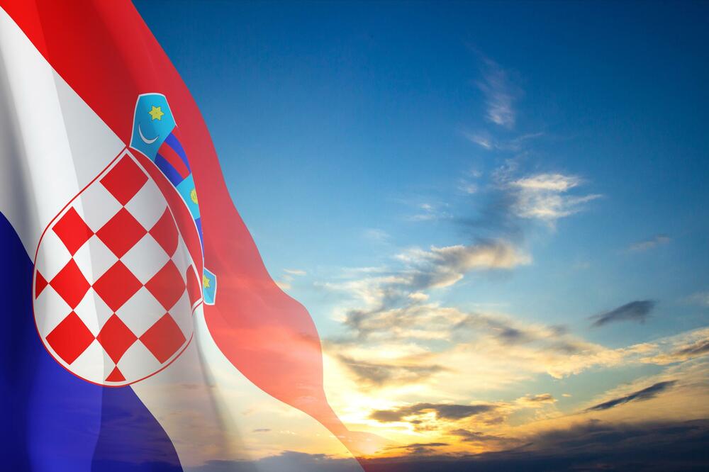 Zastava Hrvatske je zvanično obilježje hrvatske nacionalne manjine u Crnoj Gori, Foto: Shutterstock
