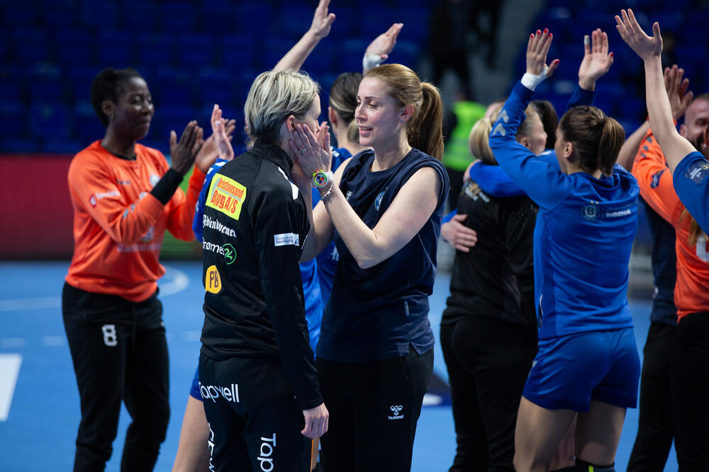 Bojana Popović i Katrin Lunde nakon posljednjeg meča Vajpersa, Foto: Dejan Starčević/ŽRK Budućnost