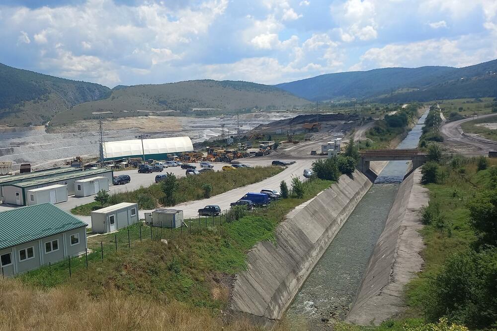 Korito rijeke tik uz rudokop: Rudnik uglja Pljevlja, Foto: Goran Malidžan