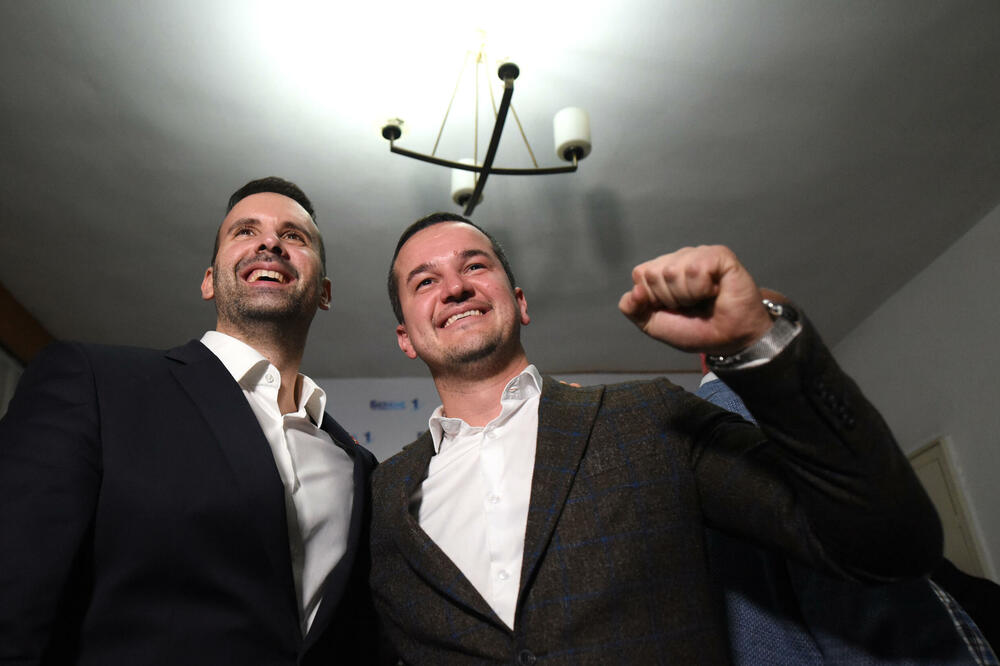 Lista koju je predvodio osvojila najviše glasova: Lutovac sa šefom Vlade i PES-a Milojkom Spajićem, Foto: BORIS PEJOVIC