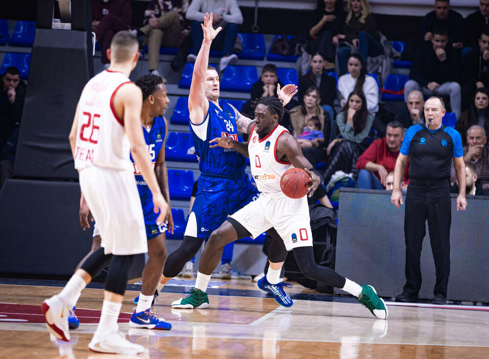 <p>Pravo malo čudo režirali su "plavi" košarkaši, koji osvojili krucijalne bodove protiv Hapoela, jednog od najboljih timova u Evrokupu, iako su na ulazu u posljednji minut gubili osam razlike</p>