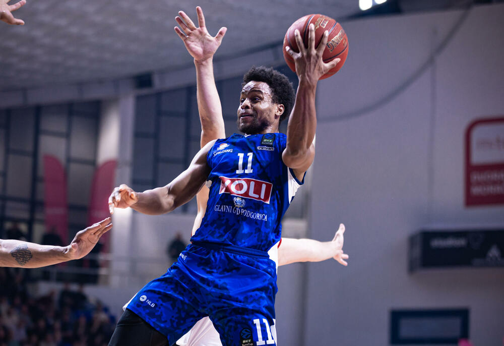 <p>Pravo malo čudo režirali su "plavi" košarkaši, koji osvojili krucijalne bodove protiv Hapoela, jednog od najboljih timova u Evrokupu, iako su na ulazu u posljednji minut gubili osam razlike</p>