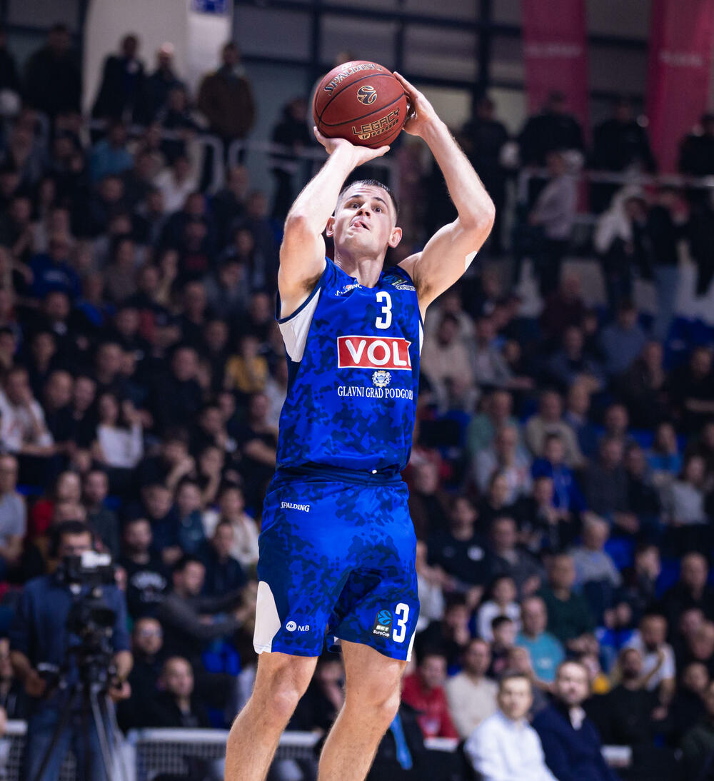 <p>Pravo malo čudo režirali su "plavi" košarkaši, koji osvojili krucijalne bodove protiv Hapoela, jednog od najboljih timova u Evrokupu, iako su na ulazu u posljednji minut gubili osam razlike</p>