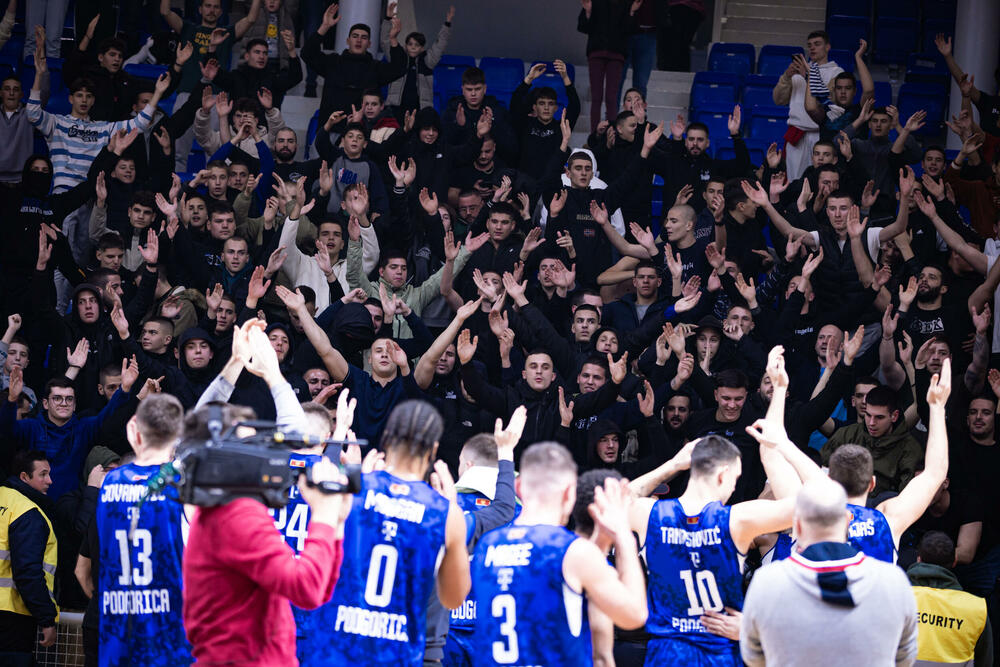 <p>Pravo malo čudo režirali su "plavi" košarkaši, koji osvojili krucijalne bodove protiv Hapoela, jednog od najboljih timova u Evrokupu, iako su na ulazu u posljednji minut gubili osam razlike</p>