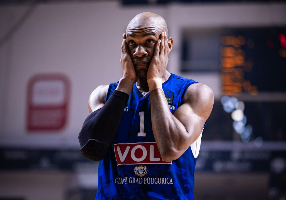 <p>Pravo malo čudo režirali su "plavi" košarkaši, koji osvojili krucijalne bodove protiv Hapoela, jednog od najboljih timova u Evrokupu, iako su na ulazu u posljednji minut gubili osam razlike</p>