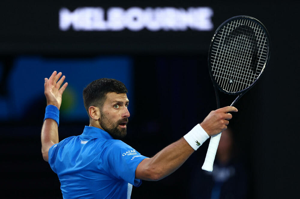 Nastavlja put ka 11. peharu u Melburnu: Đoković tokom meča sa Mahačem, Foto: Reuters