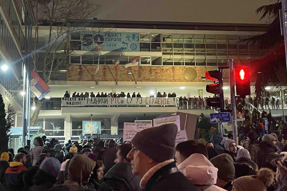 Detalj sa protesta ispred RTS-a, Foto: Čitalac Vijesti