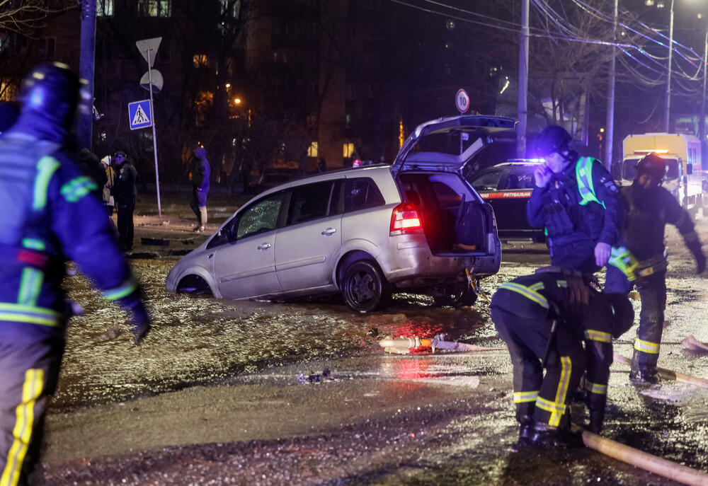 <p>Rusija je lansirala 39 dronova Šahid i četiri balističke rakete. Ukrajinska PVO oborila je dvije rakete i 24 drona. Dronovi i rakete su oboreni u Poltavi, Sumi, Harkovu, Čerkasiju, Černigovu, Kijevu, Hmeljnickom, Žitomiru, Kirovogradu, Dnjepropetrovsku, Hersonu i Donjecku</p>