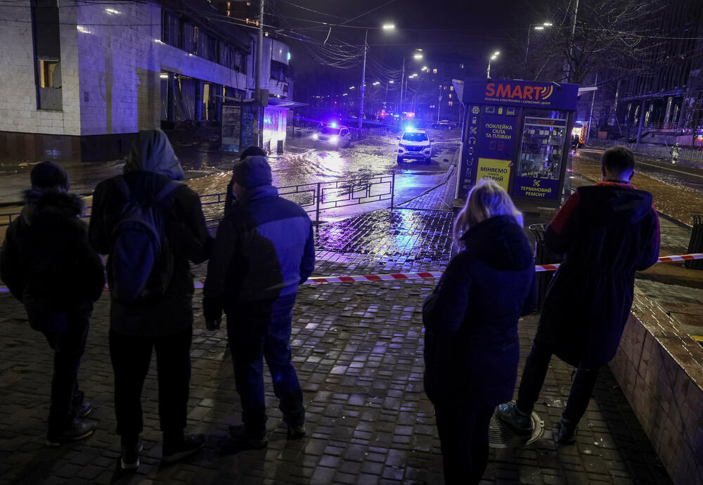 <p>Rusija je lansirala 39 dronova Šahid i četiri balističke rakete. Ukrajinska PVO oborila je dvije rakete i 24 drona. Dronovi i rakete su oboreni u Poltavi, Sumi, Harkovu, Čerkasiju, Černigovu, Kijevu, Hmeljnickom, Žitomiru, Kirovogradu, Dnjepropetrovsku, Hersonu i Donjecku</p>