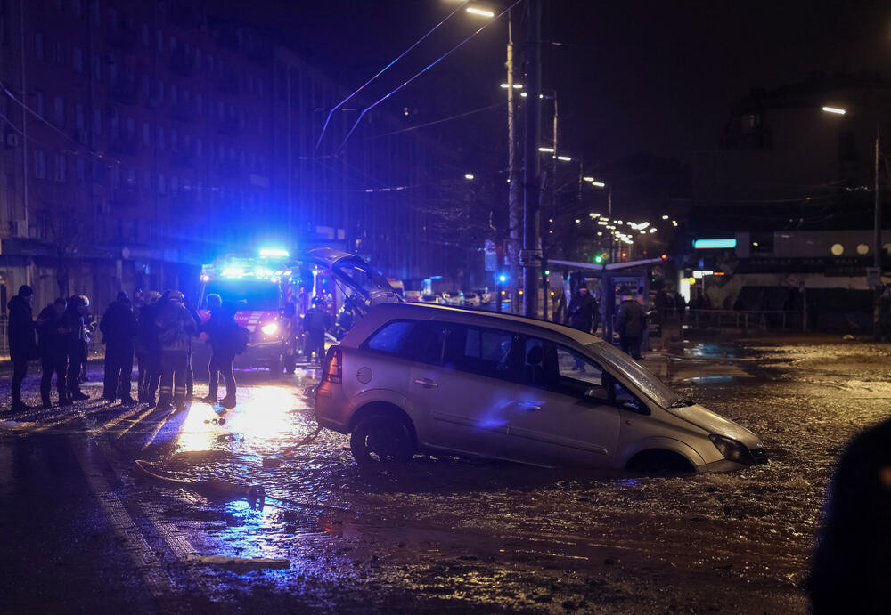<p>Rusija je lansirala 39 dronova Šahid i četiri balističke rakete. Ukrajinska PVO oborila je dvije rakete i 24 drona. Dronovi i rakete su oboreni u Poltavi, Sumi, Harkovu, Čerkasiju, Černigovu, Kijevu, Hmeljnickom, Žitomiru, Kirovogradu, Dnjepropetrovsku, Hersonu i Donjecku</p>