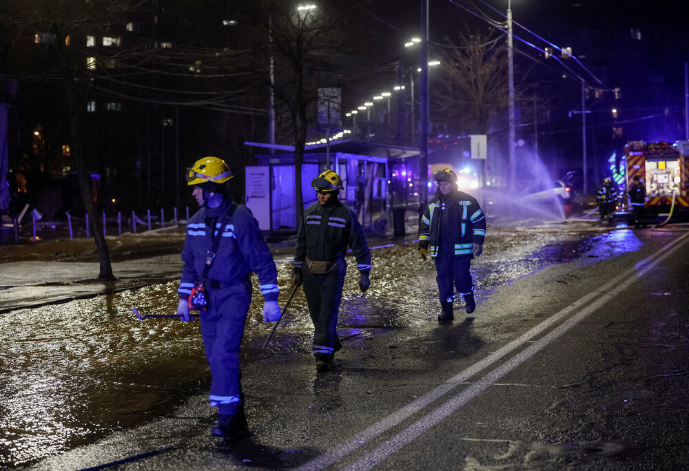 <p>Rusija je lansirala 39 dronova Šahid i četiri balističke rakete. Ukrajinska PVO oborila je dvije rakete i 24 drona. Dronovi i rakete su oboreni u Poltavi, Sumi, Harkovu, Čerkasiju, Černigovu, Kijevu, Hmeljnickom, Žitomiru, Kirovogradu, Dnjepropetrovsku, Hersonu i Donjecku</p>