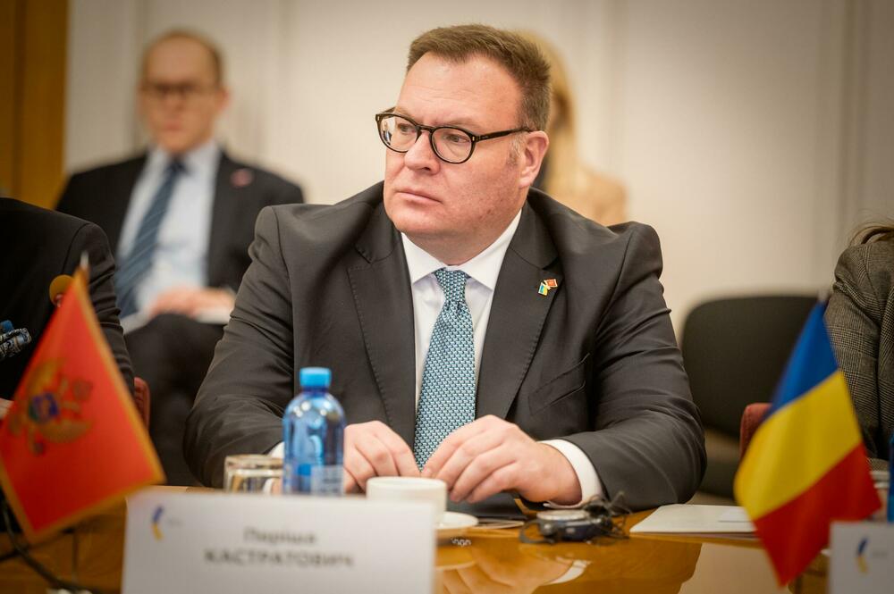 <p>Iz MVP je saopšteno da je državni sekretar tog ministarstva, ambasador Periša Kastratović, učestvovao na ministarskom sastanku "Ukrajina – Jugoistočna Evropa" u Kijevu, na poziv ministra vanjskih poslova Ukrajine Andrija Sibihe</p>