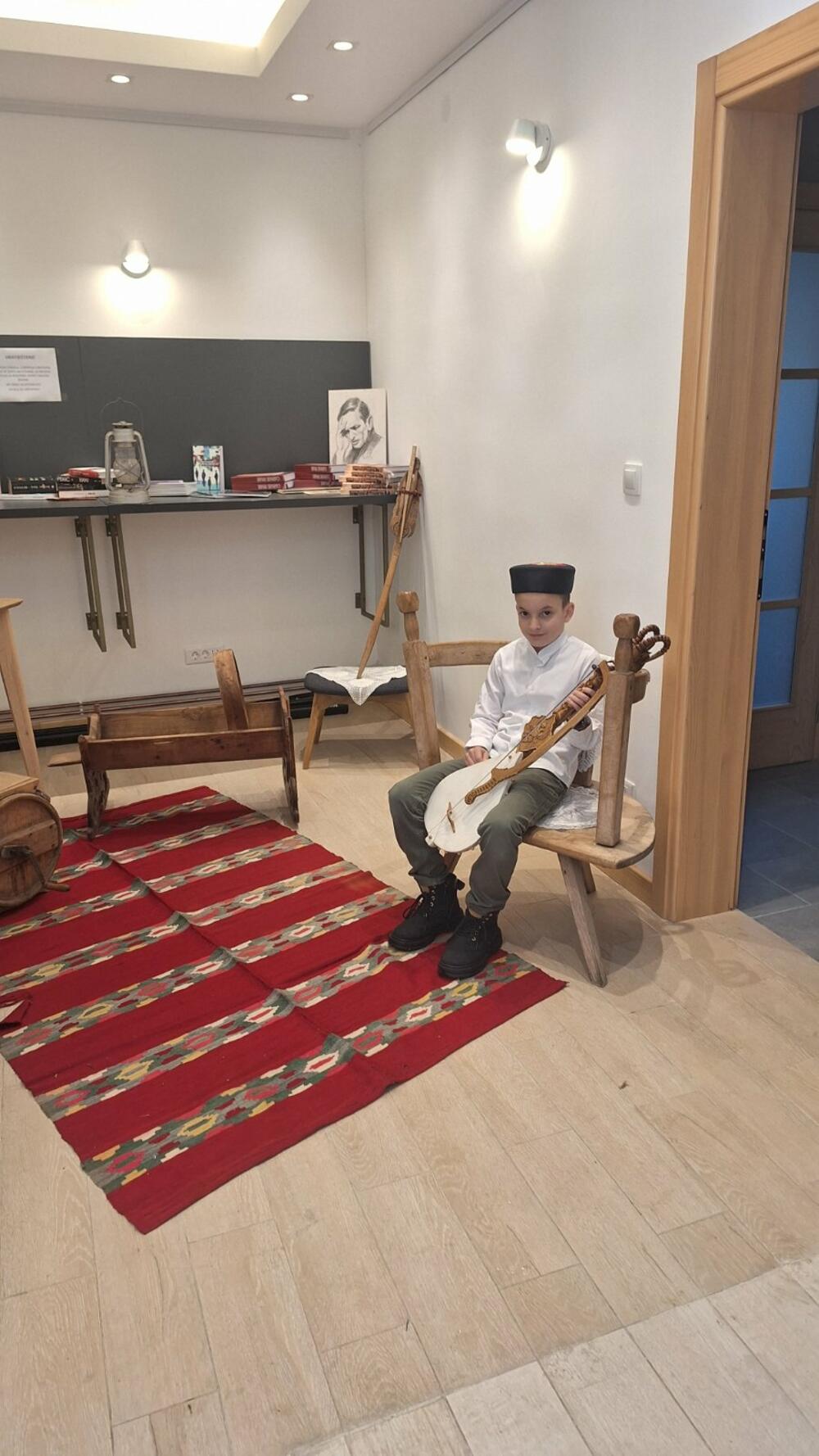 <p>Na okruglom stolu na temu „Jedno slovo, jedan glas“, panelistkinje doc. dr Nataša Jovović i profesorica Senka Đurović ukazale su na značaj reformi jezika Vuka Stefanovića Karadžića</p>