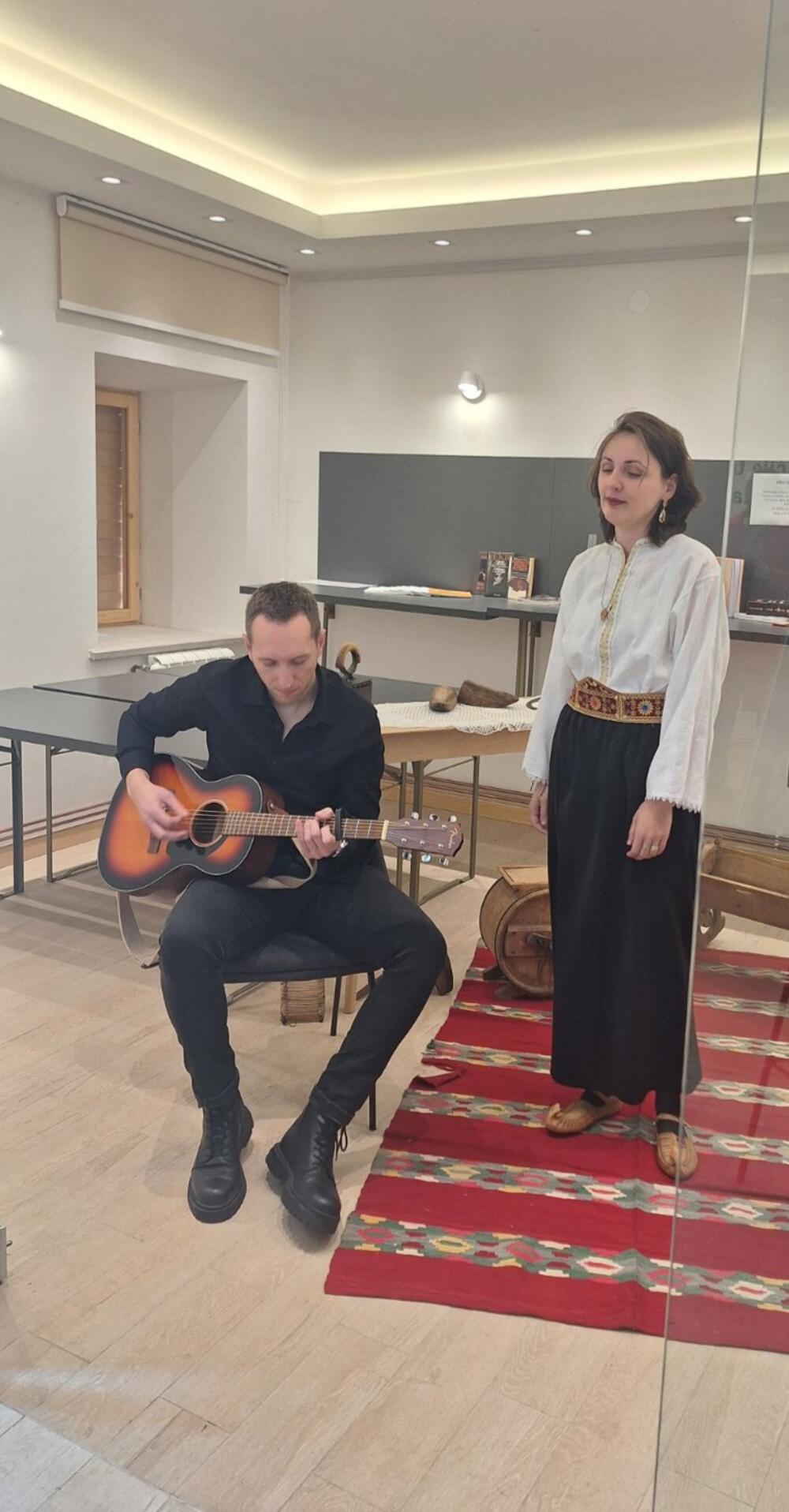 <p>Na okruglom stolu na temu „Jedno slovo, jedan glas“, panelistkinje doc. dr Nataša Jovović i profesorica Senka Đurović ukazale su na značaj reformi jezika Vuka Stefanovića Karadžića</p>