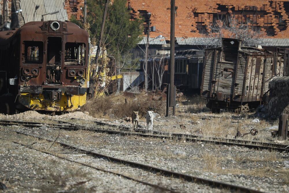 <p>Borbe su zabilježene na željezničkoj stanici najmanje jednom, 2013. godine. Na snimcima koji su kružili internetom vidjeli su se pobunjenici kako pucaju i skrivaju se iza vozova</p>